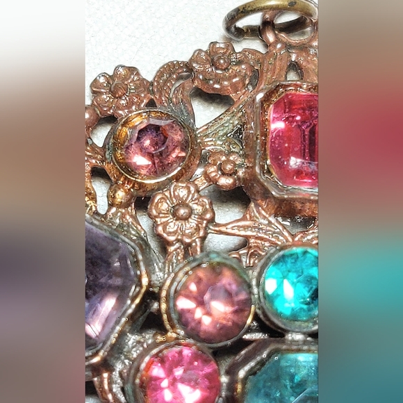 Vintage antique gold tone pendant - Picture 3 of 8